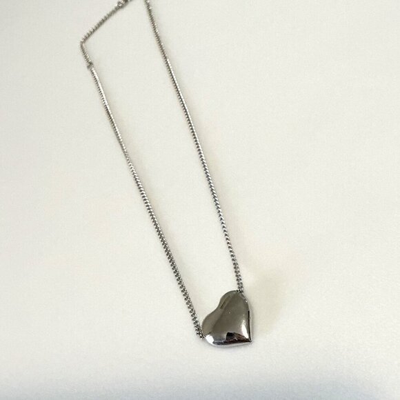 VINTAGE AVON PUFFY HEART PENDANT NECKLACE - Picture 3 of 16